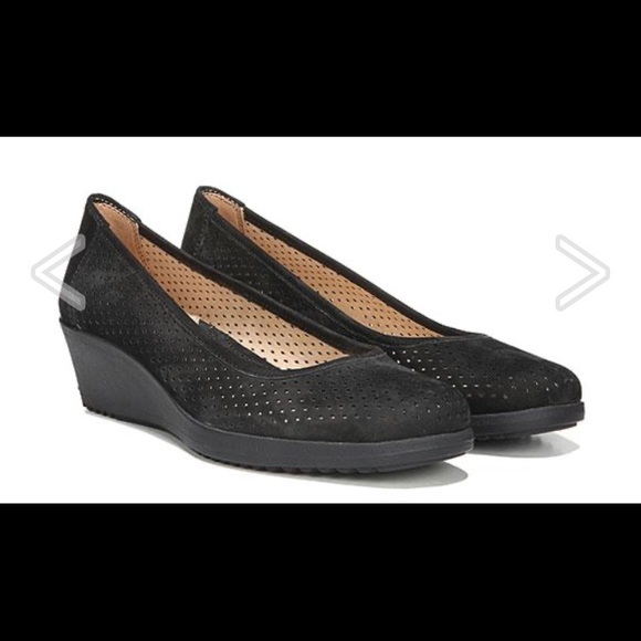 naturalizer betina 2 wedge pump